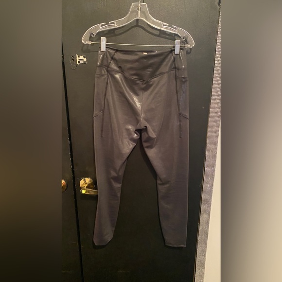 Love pink shiny material leggings - Picture 1 of 7